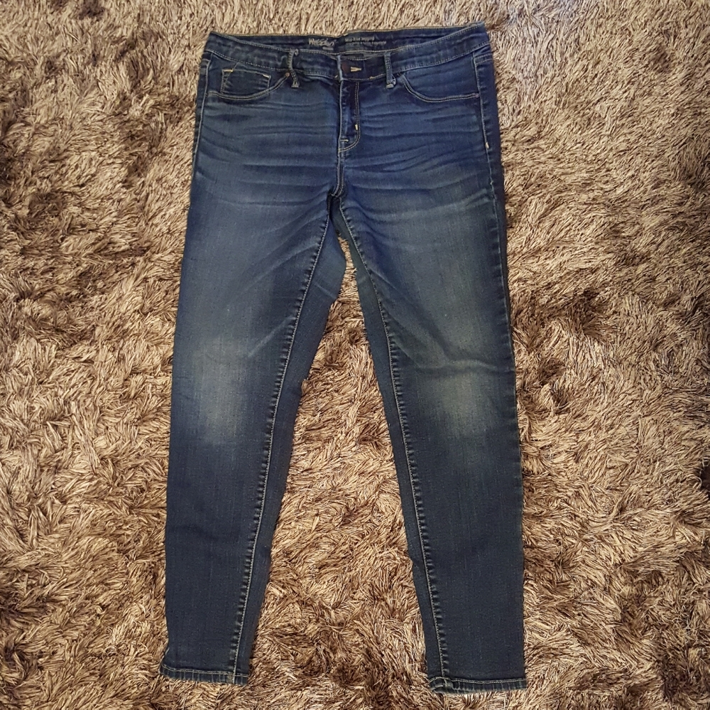 Favorite skinny jeans! mid-rise jegging